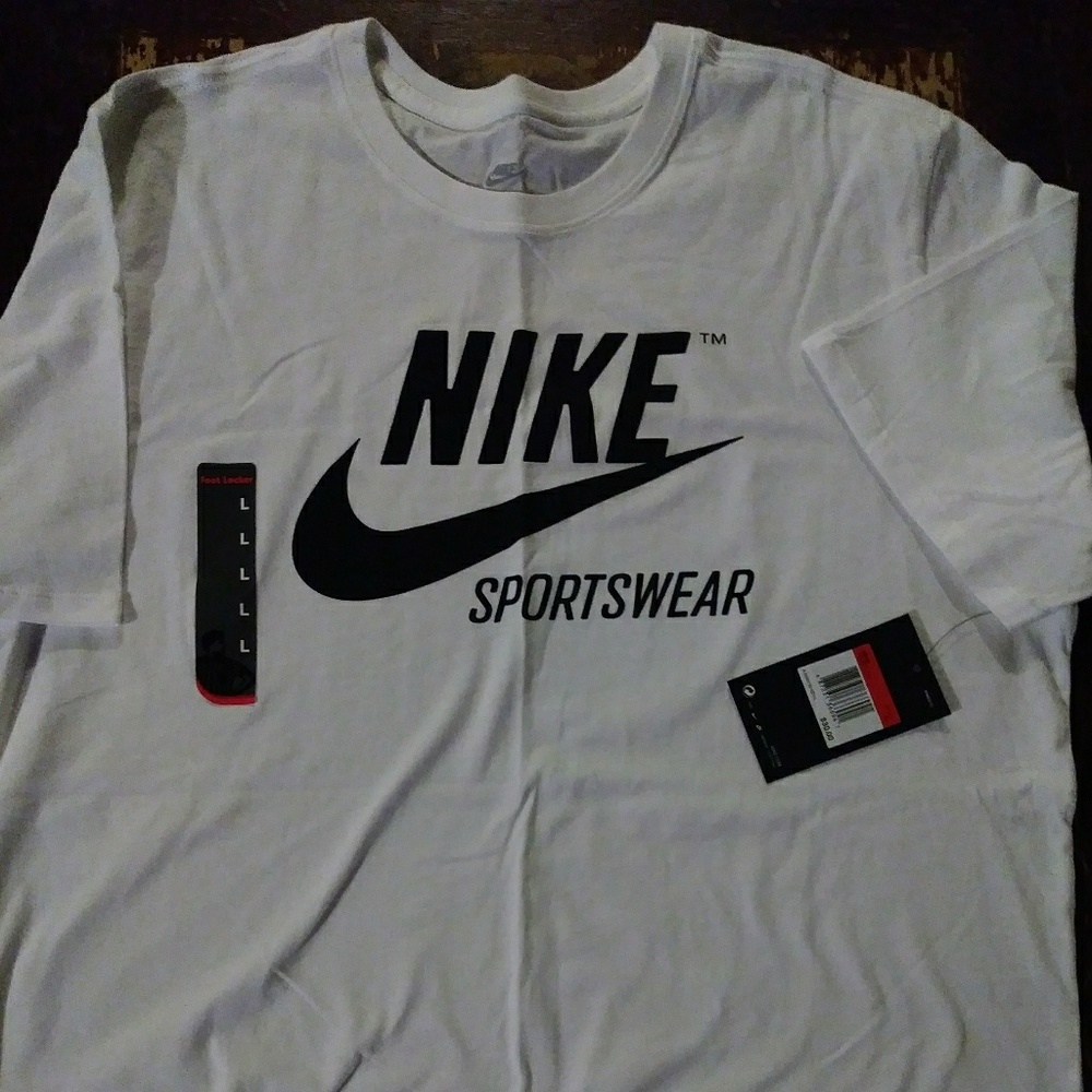 Nike sportswear t-shirt